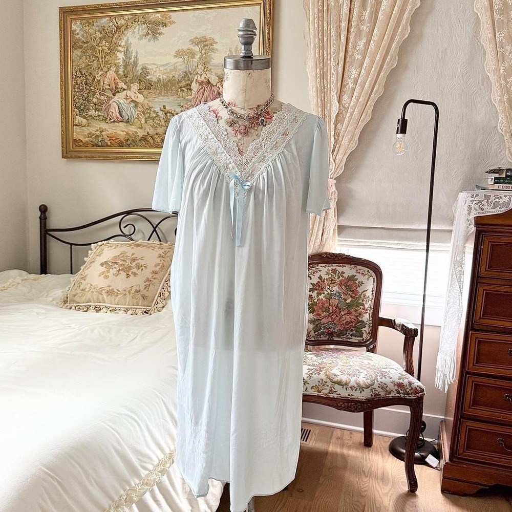 80s Vanity Fair size medium light blue nightgown